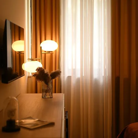 Niche Boutique Hotel Tirana Exterior photo